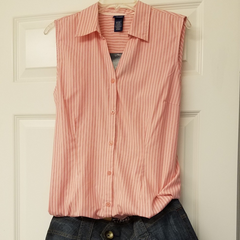 Sleeveless dress shirt
